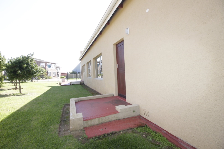 4 Bedroom Property for Sale in Wavecrest Eastern Cape